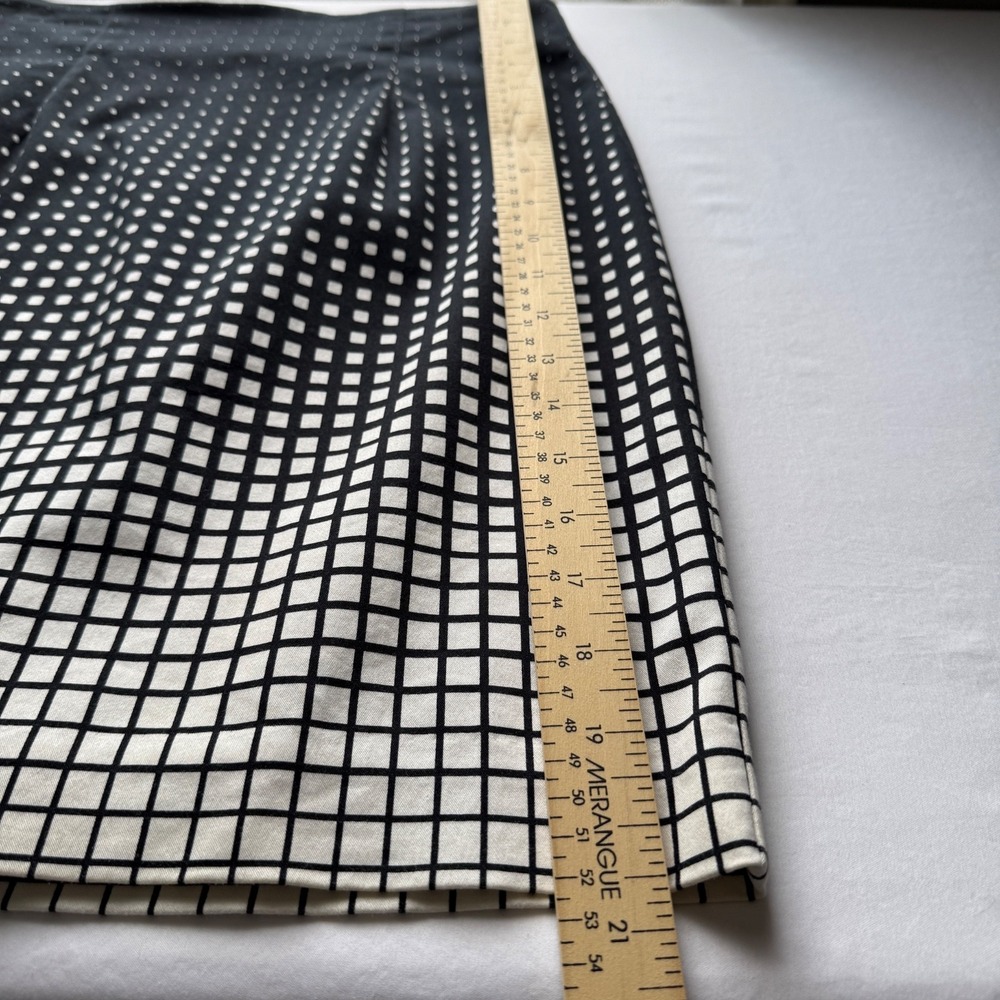 Worthington Pencil Skirt Geometric Print Back Zip Black‎ White Size 6P Minimal - Picture 8 of 10